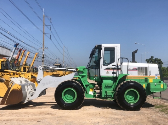 ขายรถตักล้อยาง KAWASAKI 65ZV-2 ปี 2012 (เทียบเท่า WA320) นำเข้าเองจากญี่ปุ่น สภาพสวยพร้อมใช้ มีVDOการทำงานครับ ขายรถตักล้อยาง KAWASAKI 65ZV-2 ปี 2012 (เทียบเท่า WA320) นำเข้าเองจากญี่ปุ่น สภาพสวยพร้อมใช้ มีVDOการทำงานครับ