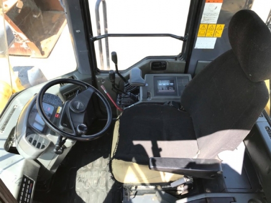 ขายรถตักล้อยาง KOMATSU WA400-3 นำเข้าเองจากญี่ปุ่น สภาพสวยพร้อมใช้ มีVDOการทำงานครับ