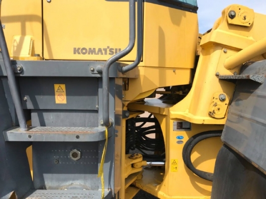 ขายรถตักล้อยาง KOMATSU WA400-3 นำเข้าเองจากญี่ปุ่น สภาพสวยพร้อมใช้ มีVDOการทำงานครับ