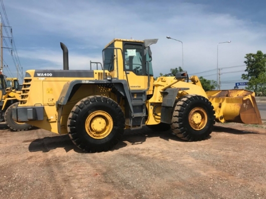 ขายรถตักล้อยาง KOMATSU WA400-3 นำเข้าเองจากญี่ปุ่น สภาพสวยพร้อมใช้ มีVDOการทำงานครับ