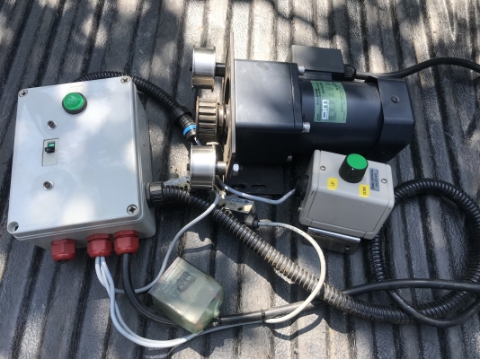 ขายมอเตอร์เกียร์ Oriental motor 220V ไฟบ้าน พร้อมชุดอุปกรณ์สวิทย์ควบคุม หมุนซ้าย-ขวา สภาพใหม่มาก ไล่ชุดสายไฟใหม่ใช้งานได้เลยครับ