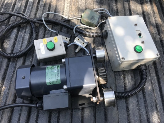 ขายมอเตอร์เกียร์ Oriental motor 220V ไฟบ้าน พร้อมชุดอุปกรณ์สวิทย์ควบคุม หมุนซ้าย-ขวา สภาพใหม่มาก ไล่ชุดสายไฟใหม่ใช้งานได้เลยครับ