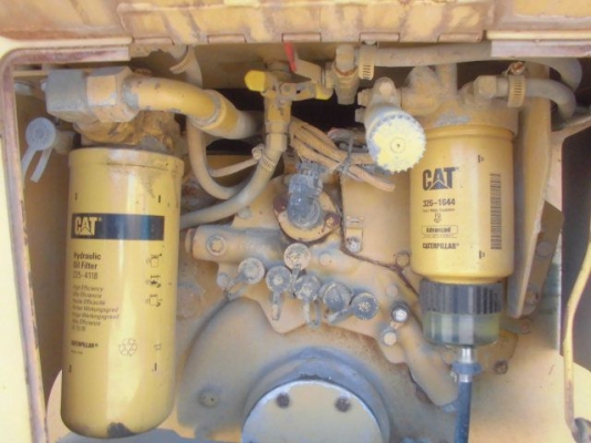 รถดันดิน ยี่ห้อ CAT รุ่น D5N สนใจสอบถามได้ที่ 098-2492100 ภัทร