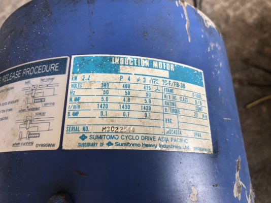 ขายมอเตอร์เกียร์ Cycro drive Sumitomo 3HP. 380V อัตราทด 1:43 มีระบบเบรคในตัว เพลาออกประมาณ 33รอบต่อนาที สภาพสวย หมุนนิ่มเดิมๆ พร้อมใช้งาน มี 2ตัว ชุดนี้ขอขายเป็นคู่นะครับ(ออกจากเครื่องตัวเดียวกัน) ราคาคู่ละ 18,500 บาท