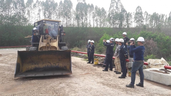 ขายดาวน์รถตักล้อยางขนาด 3 ตัน SEM 639B