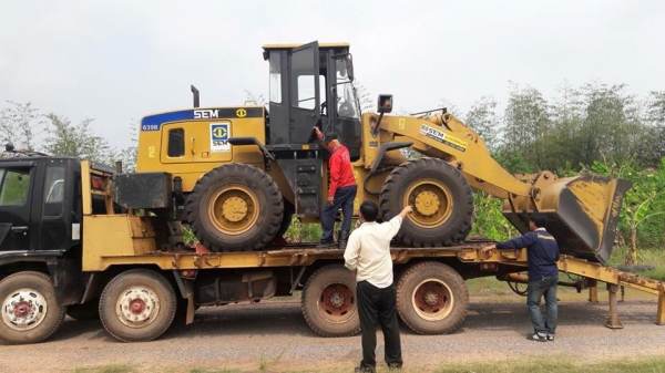 ขายดาวน์รถตักล้อยางขนาด 3 ตัน SEM 639B