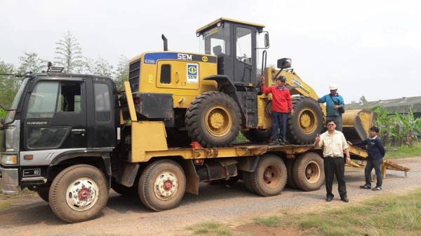 ขายดาวน์รถตักล้อยางขนาด 3 ตัน SEM 639B