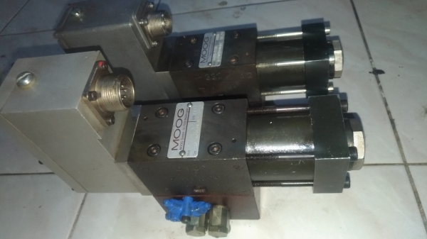 วาลฺ์ว เซอร์โว MOOG มือสองสภาพดีมี2ตัวครับ