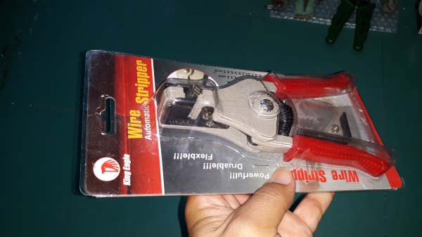 ขายคีมปอกสายไฟ KINGEAGLE MADE IN TAIWAN. ใหม่เก่าเก็บ