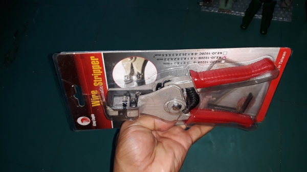 ขายคีมปอกสายไฟ KINGEAGLE MADE IN TAIWAN. ใหม่เก่าเก็บ ขายคีมปอกสายไฟ KINGEAGLE MADE IN TAIWAN. ใหม่เก่าเก็บ
