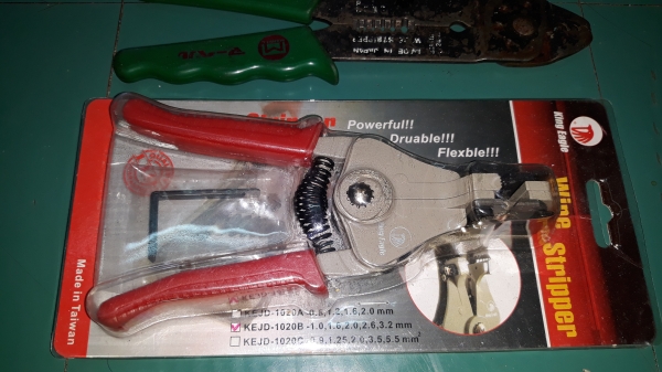 ขายคีมปอกสายไฟ KINGEAGLE MADE IN TAIWAN. ใหม่เก่าเก็บ ขายคีมปอกสายไฟ KINGEAGLE MADE IN TAIWAN. ใหม่เก่าเก็บ