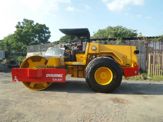 รถบดสั่นเสทือน 10ตัน 2เปลือก2เพลา DynapacCA251เล่มทะเบียน พร้อมใช้งาน