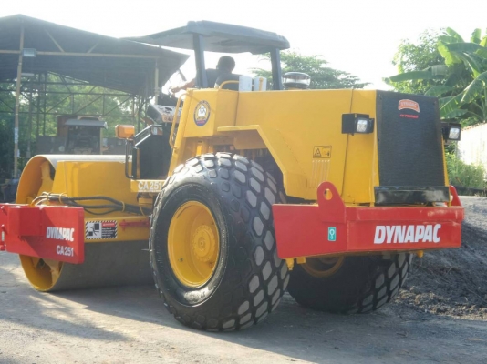 รถบดสั่นเสทือน 10ตัน 2เปลือก2เพลา DynapacCA251เล่มทะเบียน พร้อมใช้งาน รถบดสั่นเสทือน 10ตัน 2เปลือก2เพลา DynapacCA251เล่มทะเบียน พร้อมใช้งาน