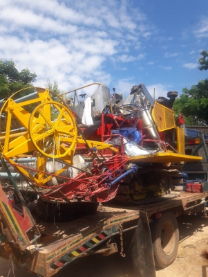 รถเกี่ยวข้าวเกษตรช้างน้อยไวไฟพร้อมเทเลอร์  โทรได้  0930983253