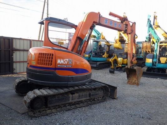 ขายรถขุด MITSUBISHI MM57SR คอลโทรลสั้น ปั้มนิ้ว นำเข้าเองจากญี่ปุ่น สภาพสวยพร้อมใช้ ถึงเร็วๆนี้ครับ