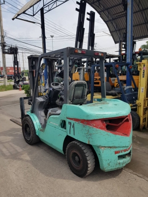 MITSUBISHI FD35 เครื่องดีเซล เกียร์ธรรมดา เสาสูง3เมตร งายาว 2.20เมตร สนใจติดต่อ 0830620223