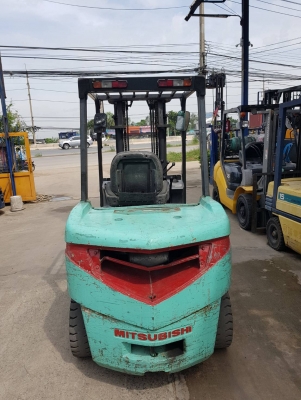 MITSUBISHI FD35 เครื่องดีเซล เกียร์ธรรมดา เสาสูง3เมตร งายาว 2.20เมตร สนใจติดต่อ 0830620223