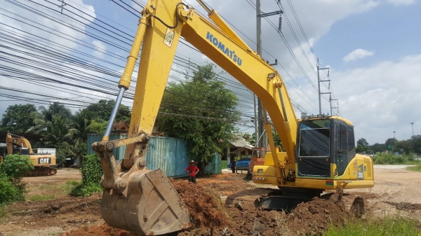 ขายด่วน!! Komatsu PC200-7 สภาพสวยมากค่ะ ขายด่วน!! Komatsu PC200-7 สภาพสวยมากค่ะ