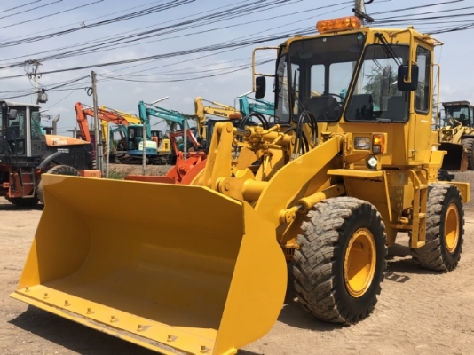 ขายรถตักล้อยาง KOMATSU WA200-1 นำเข้าเองจากญี่ปุ่น สภาพสวยพร้อมใช้ มีVDOการทำงานครับ