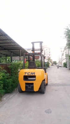 ขายรถยกโฟร์คลิฟท์ยี่ห้อ TCM 5 ตัน ดีเซล เสายกสูง5 เมตร