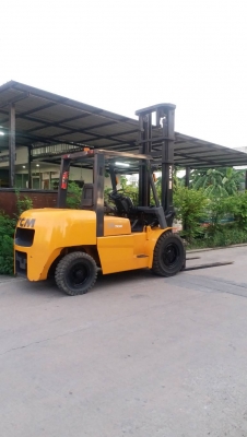 ขายรถยกโฟร์คลิฟท์ยี่ห้อ TCM 5 ตัน ดีเซล เสายกสูง5 เมตร