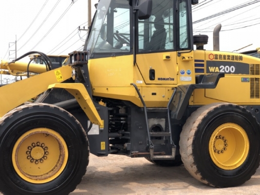 ขายรถตักล้อยาง KOMATSU WA200-6 นำเข้าเองจากญี่ปุ่น สภาพสวยพร้อมใช้ มีVDOการทำงานครับ