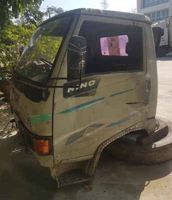 หัวเก๋ง 6 ล้อ HINO KM 779  ขายตามสภาพ ติดต่อ081-8382754