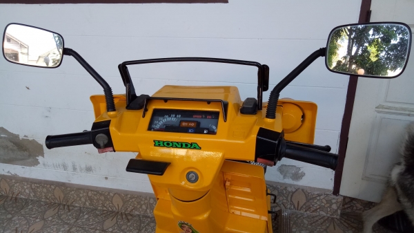 ขายรถป๊อป Honda Gyro Up ขนาด50cc. สีเหลือง ขายรถป๊อป Honda Gyro Up ขนาด50cc. สีเหลือง