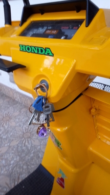 ขายรถป๊อป Honda Gyro Up ขนาด50cc. สีเหลือง ขายรถป๊อป Honda Gyro Up ขนาด50cc. สีเหลือง