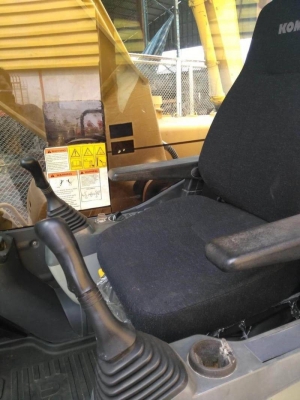 ขาย 1,390,000  KOMATSU pc 200-8  ไฟฟ้าครบ รถทำงาน 10,600 ชม. เครื่องดี ปั๊มดี เอวแน่น ช่วงล่างเต็ม รถสวยพร้อมใช้ เอกสารแจ้งจำหน่าย รถอยู่ ขอนแก่น 090-772-3710 090-772-3708