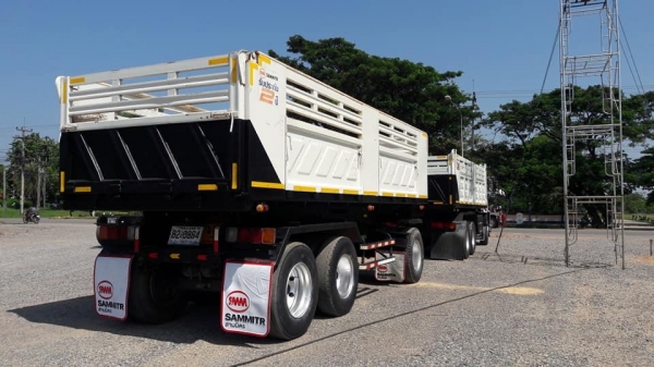 ลูกพ่วงสามมิตรแท้ สามเพลา ยาว 6.50 เมตร ปี 56 กระบะเรียบ ทะเบียนพร้อม