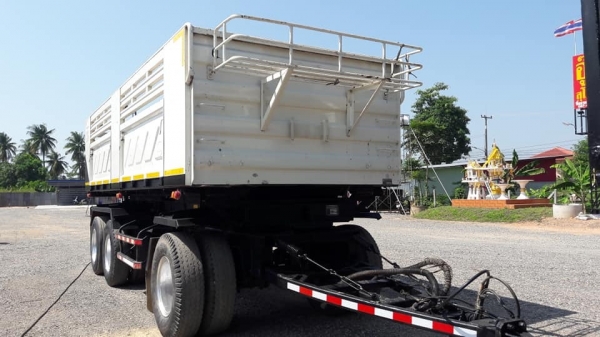 ลูกพ่วงสามมิตรแท้ สามเพลา ยาว 6.50 เมตร ปี 56 กระบะเรียบ ทะเบียนพร้อม