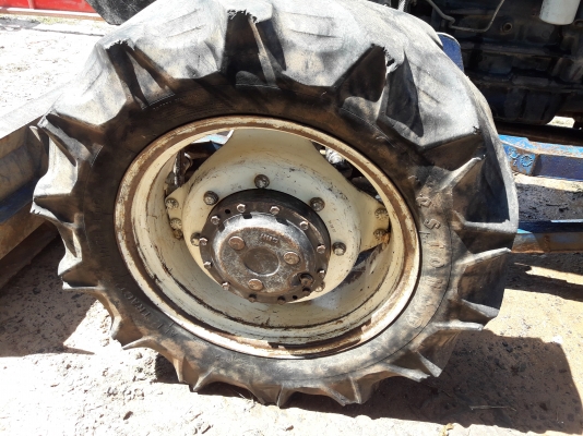 TS90  กรองใหญ่  ปี 55  อุปกรณ์ 5 ชิ้น  ลดสุด ๆ 700000 บาท ยางหน้าใหม่ พร้อมใช้เลยครับ