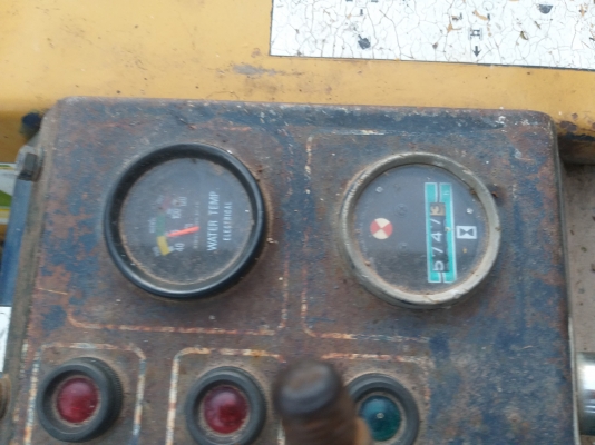 ขายด่วน KOMATSU PC20-3 สภาพพร้อมลุยงาน เครื่องปั้มดีเยี่ยม แรงเร็วไม่มีโหลด สนใจสอบถาม 093 0764943 คุณ ตั้ม