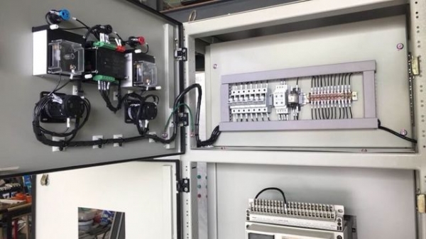 ขายตู้ Mdb Main sir circuit breaker 1250A พร้อม breaker ย่อย 13 ตัว cap bank 40kvar x 6step Pipat 0982641749