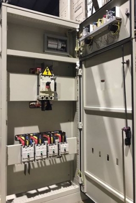 ขายตู้ Mdb Main breaker Mitsubishi 630A พร้อม breaker ย่อย 4 ตัว cap bank Abb 25kvar x 5step Pipat 0982641749