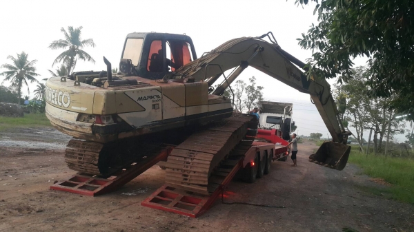 ขายด่วน แม็คโคร KOBELCO SK200 MART III ไฟฟ้าครบ สภาพพร้อมใช้งาน เครื่องปั้มดีเยี่ยม เอกสารสัญญาซื้อขาย สนใจสอบถาม 093 0764943  คุณ ตั้ม