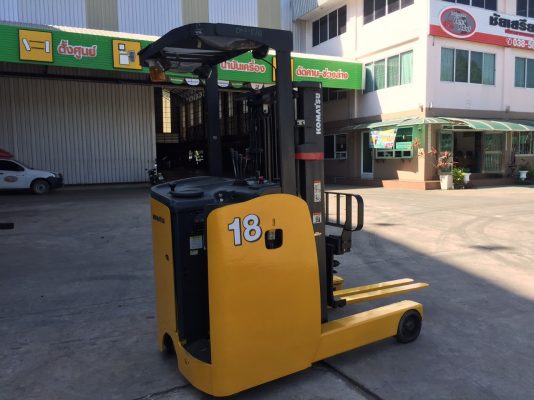 Forklifts Komatsu ไฟฟ้ายืนขับ1.8ตัน สไลด์ชิฟ รุ่นใหม่มือ2 สภาพพร้อมใช้ ใช้งานน้อย4750ชั่วโมง รถพึ่งเข้าจากญี่ปุ่นใช้งานน้อย