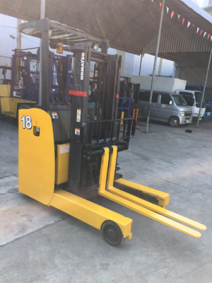 Forklifts Komatsu ไฟฟ้ายืนขับ1.8ตัน สไลด์ชิฟ รุ่นใหม่มือ2 สภาพพร้อมใช้ ใช้งานน้อย4750ชั่วโมง รถพึ่งเข้าจากญี่ปุ่นใช้งานน้อย
