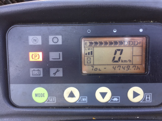 Forklifts Komatsu ไฟฟ้ายืนขับ1.8ตัน สไลด์ชิฟ รุ่นใหม่มือ2 สภาพพร้อมใช้ ใช้งานน้อย4750ชั่วโมง รถพึ่งเข้าจากญี่ปุ่นใช้งานน้อย