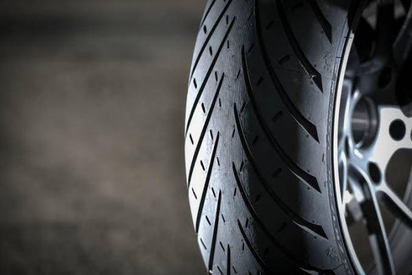 จัดโปรโมชั่น Metzeler Roadtec 01 HWM 120/70/17+180/55/17 จัดโปรโมชั่น Metzeler Roadtec 01 HWM 120/70/17+180/55/17