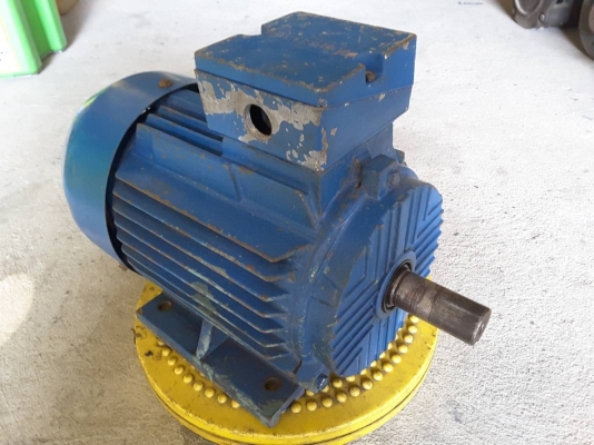 มอเตอร์ 4 แรง 380v