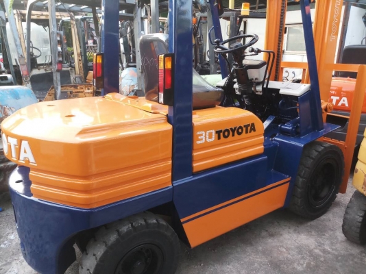 อาร์ ซี เอช  โฟรคลิฟท์  ขาย  โตโยต้า รุ่น 5 ดีเซล 3 ตัน