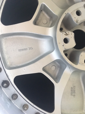 ล้อเบนซ์ขอบ18 5รู ทำสีปัดเงามาใหม่ หน้า8หลัง9 Made in japan ล้อเบนซ์ขอบ18 5รู ทำสีปัดเงามาใหม่ หน้า8หลัง9 Made in japan