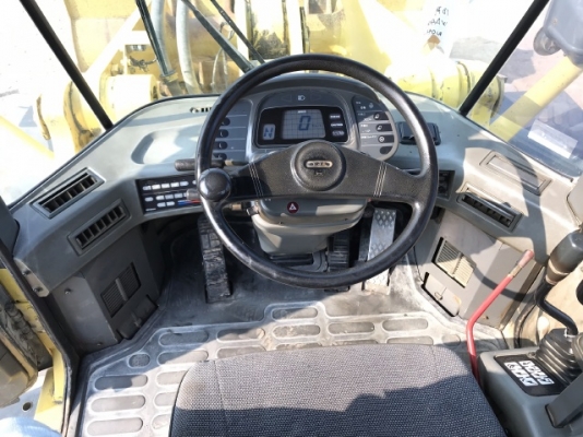 ขายรถตักล้อยาง KOMATSU WA400-3 นำเข้าเองจากญี่ปุ่น สภาพสวยพร้อมใช้  มีVDOการทำงานครับ