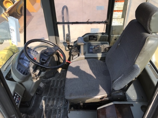 ขายรถตักล้อยาง KOMATSU WA400-3 นำเข้าเองจากญี่ปุ่น สภาพสวยพร้อมใช้  มีVDOการทำงานครับ