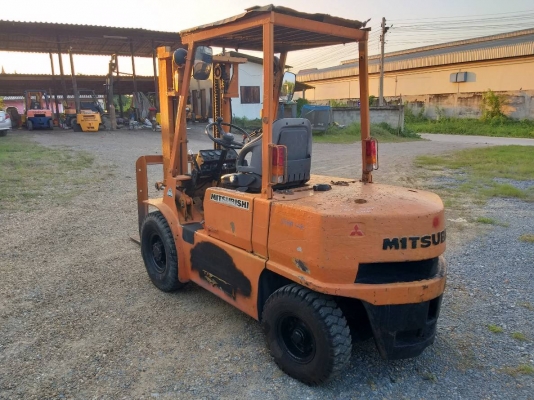 ขายรถยก MITSUBISHI FD30 F14A เครื่องดีเซล S4E เกียร์ธรรมดา ยกได้3ตัน เสา3เมตร ติดต่อ 098-7962549