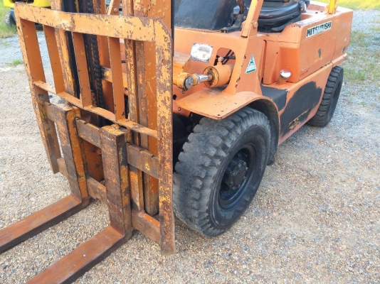 ขายรถยก MITSUBISHI FD30 F14A เครื่องดีเซล S4E เกียร์ธรรมดา ยกได้3ตัน เสา3เมตร ติดต่อ 098-7962549