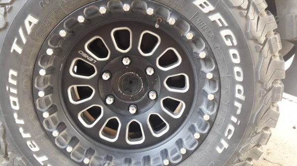 ขายแม็กเลนโซ่แท้พร้อมยางบีเอฟ 265/70/16 KO 2 ปี 16 มือสองราคาถูก