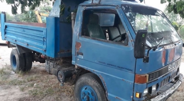 ISUZU NPR 125 HP 4BG1 หกล้อดั๊มพ์ เกียร์ร็อก ช่วงล่างใหญ่ติด F หน้าหลัง เครื่องแรงดีมากๆครับ ช่วงล่า